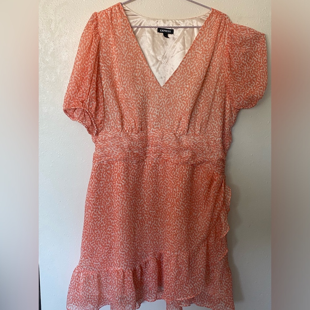 Express wrap ruffle dress - Picture 2 of 3